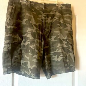 Men’s camo cargo shorts
